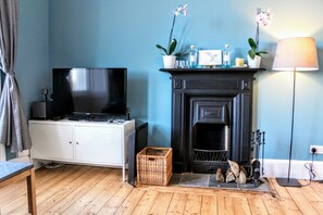公寓 (2 Bedrooms) | 客廳 | 電視、壁爐