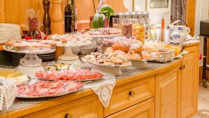 A buffet with various food items including pastries, meats, and cheeses. - Albergo Genzianella (Rocca Pietore)