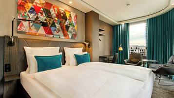 防过敏的被褥、客房内保险箱、办公桌、隔音