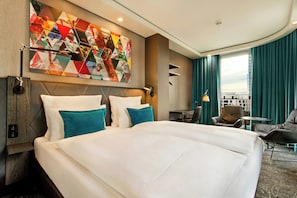 低過敏寢具、客房內保險箱、書桌、隔音