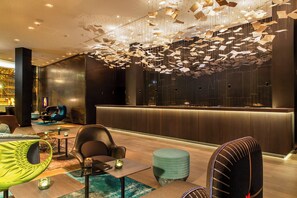 Bar (on property) - Motel One Frankfurt-Römer (Frankfurt)