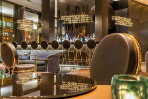 Bar (on property) - Motel One Frankfurt-Römer (Frankfurt)