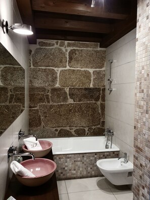 Doppia Classic | Bagno | Set di cortesia gratuito, asciugacapelli, asciugamani
