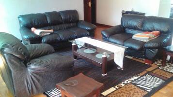 Talo, 3 makuuhuonetta | Oleskelualue | LCD-televisio