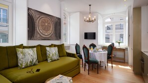 Standard Apartment, 1 Bedroom | Living area | Smart TV - Aurea Once Upon a House (Lisbon)
