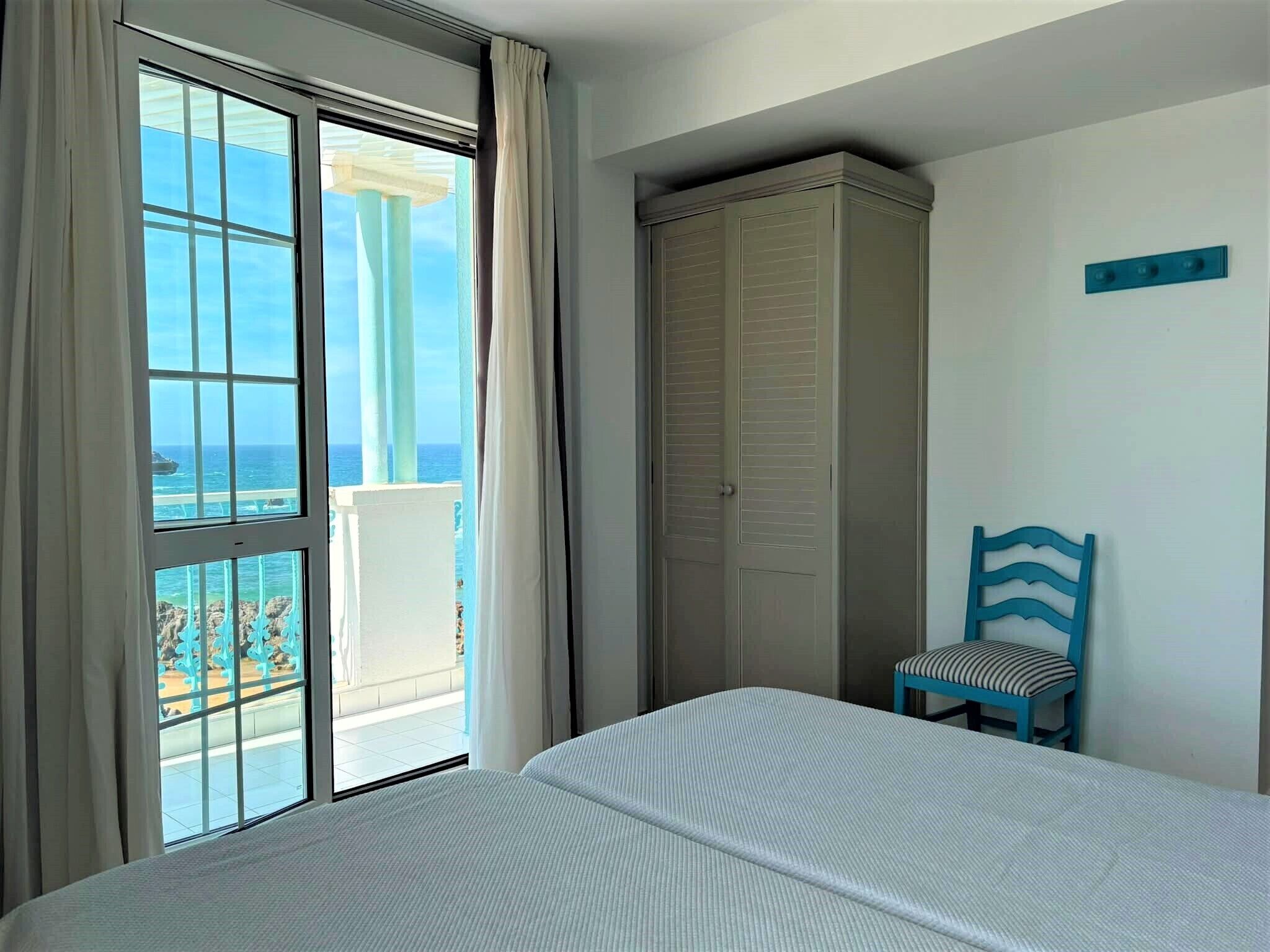Twin kamer, uitzicht op zee | Gratis wifi, beddengoed