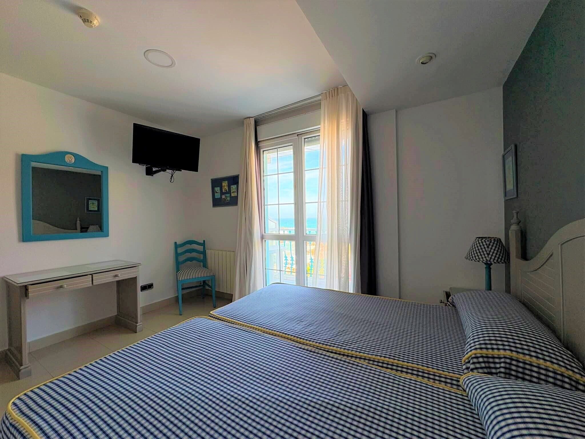 Wifi gratis y ropa de cama 