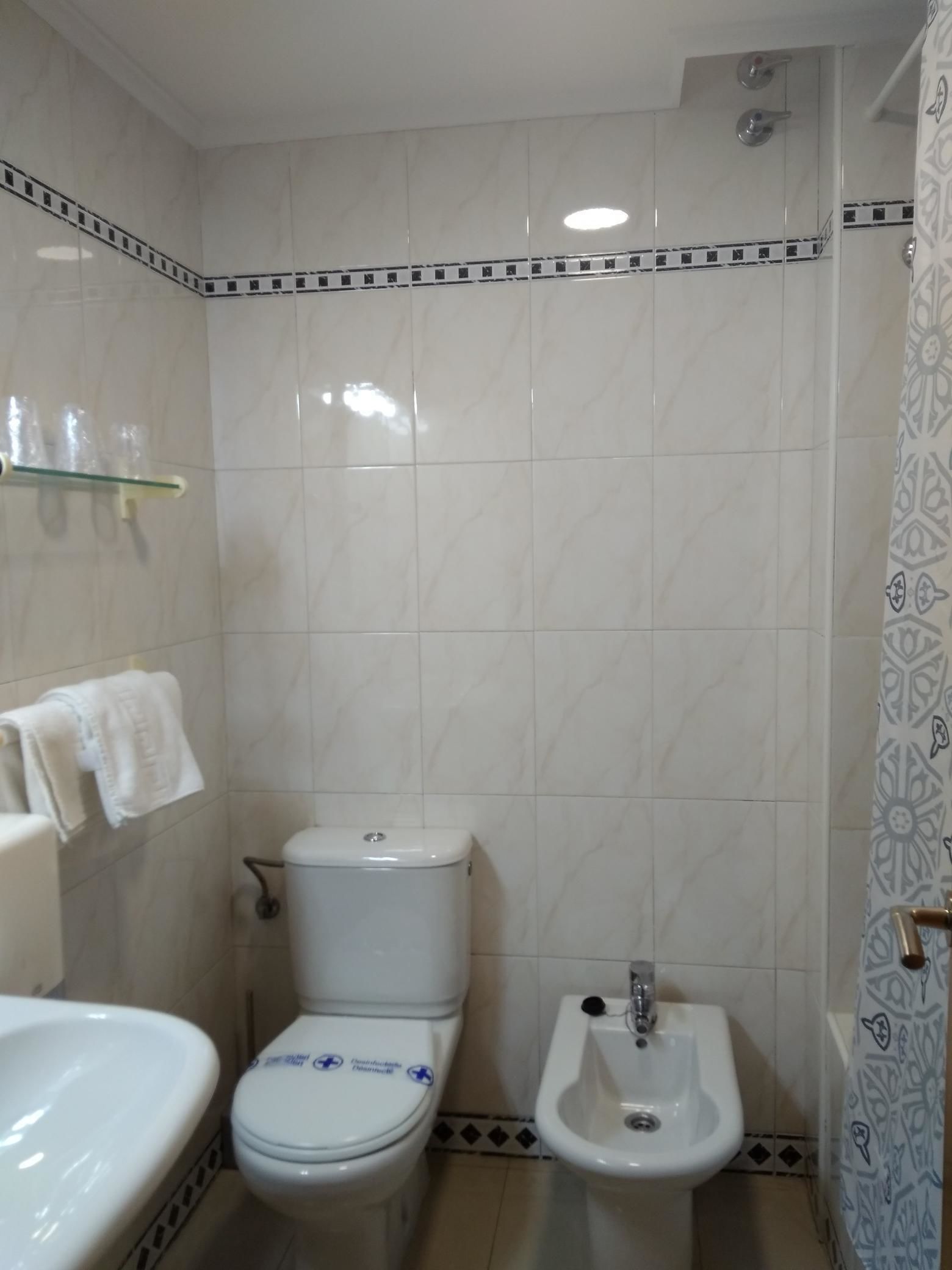 triple room, sea view | bathroom | combined shower/bathtub, free toiletries, towels