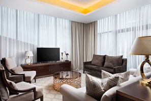 Panoramic Suite, Balcony, Park View | Premium bedding, minibar, in-room safe, desk - Park Rodnik Otel (Pyatigorsk)