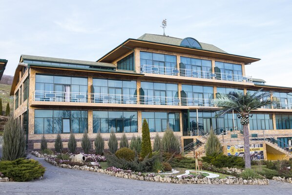 Property entrance - Park Rodnik Otel (Pyatigorsk)