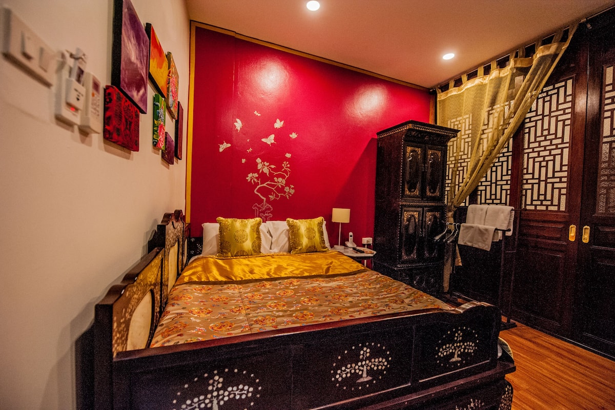 Minibar, WiFi (free), individually decorated, individually furnished