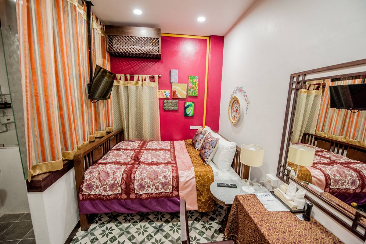 Minibar, WiFi (free), individually decorated, individually furnished