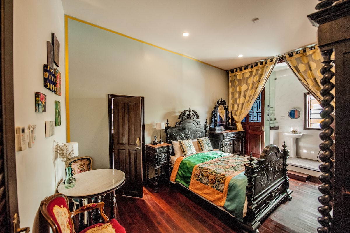 Minibar, WiFi (free), individually decorated, individually furnished