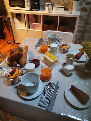 Free daily continental breakfast 