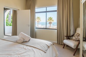 Apartamento Confort, 2 habitaciones, vistas al mar, frente a la playa | 2 dormitorios, ropa de cama de alta calidad, escritorio