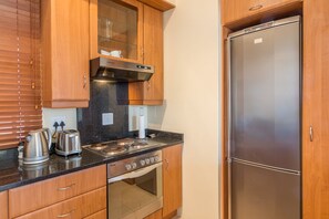 Comfort Apartment, 2 Bedrooms, Ocean View, Beachfront | Private kitchen