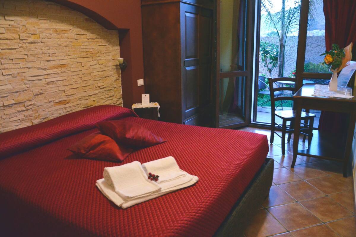 1 bedroom, soundproofing, free cots/infant beds, free WiFi