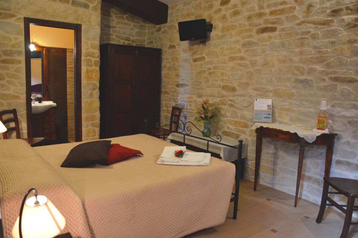 1 bedroom, soundproofing, free cots/infant beds, free WiFi