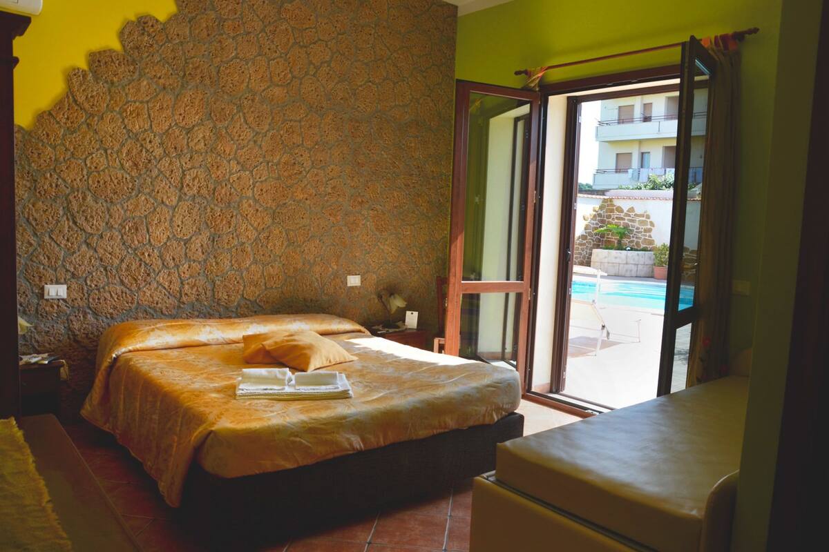 1 bedroom, soundproofing, free cots/infant beds, free WiFi
