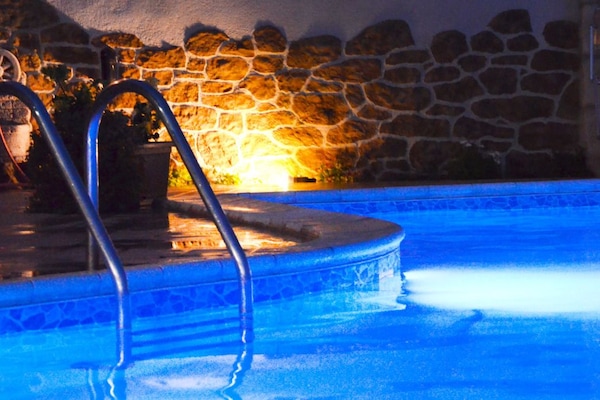 Outdoor pool, pool umbrellas, sun loungers