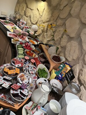 Daily buffet breakfast for a fee - Landgasthaus Zum Alten Fritz (Asbach)