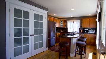 Refrigerador, microondas, horno, placa de cocina