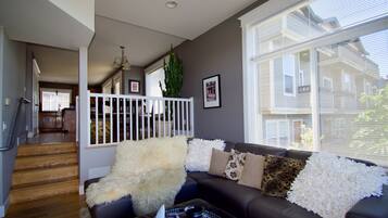 Televisión de pantalla plana, chimenea