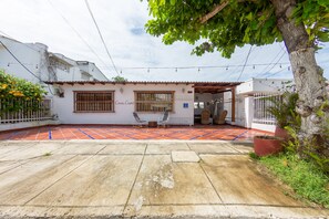 Façana frontal de l'allotjament