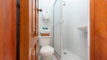 Douche, serviettes fournies