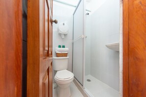Douche, serviettes fournies