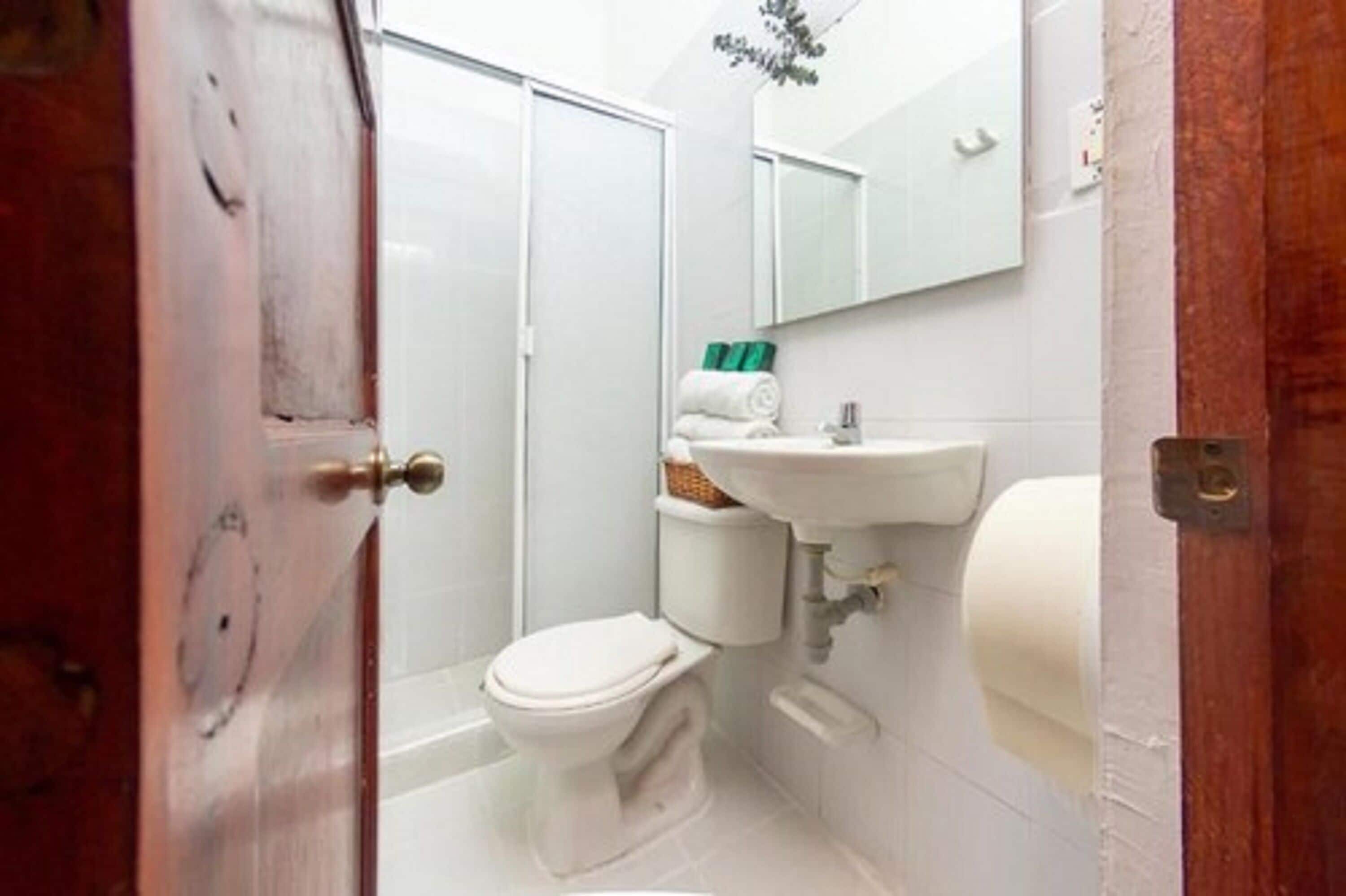 triple room | bathroom | shower, towels