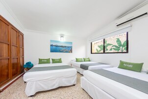 Cofres nos quartos, Wi-Fi de cortesia, roupa de cama