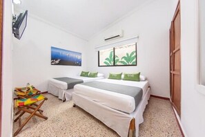 Habitació quàdruple | 1 dormitori, caixa forta a l'habitació, wifi gratuïta i roba de llit 