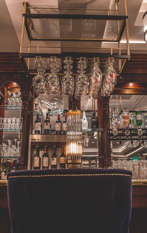 Bar (trong khuôn viên)