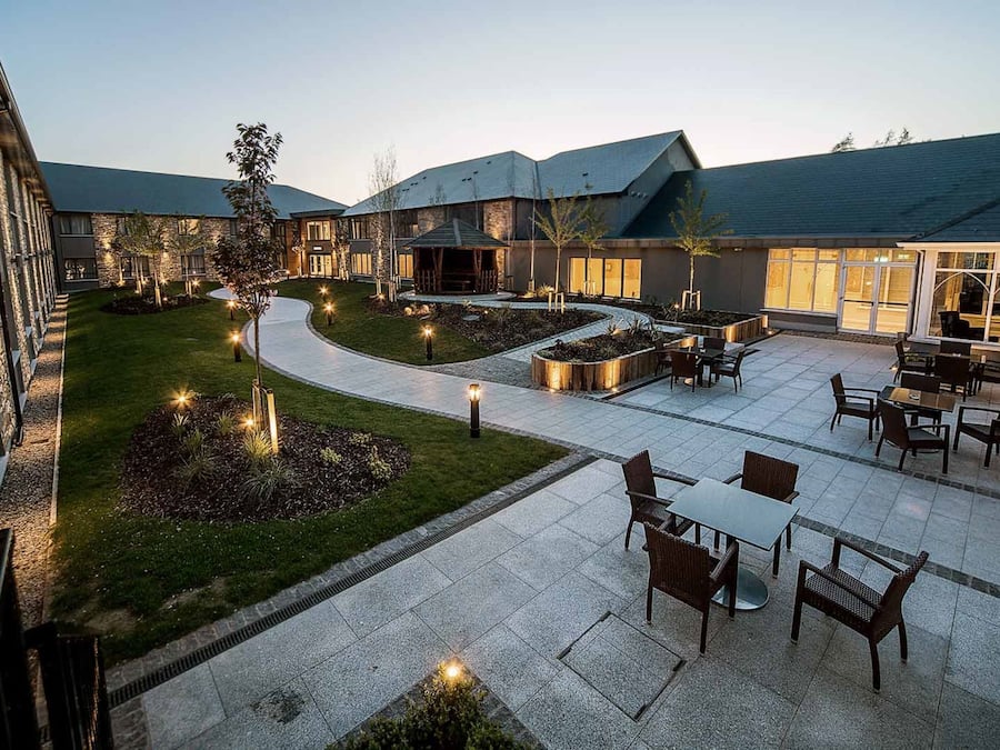 المنشأة من الخارج