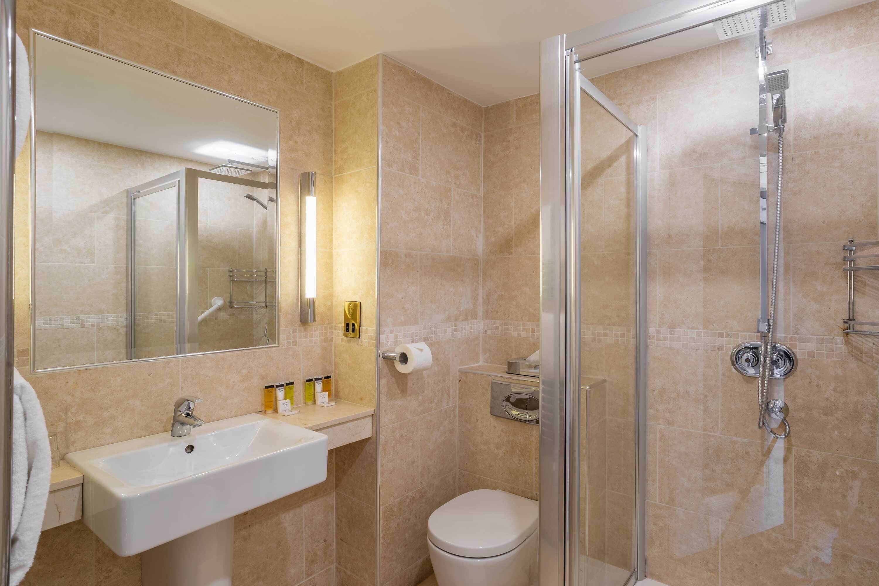 combined shower/bathtub, free toiletries, hair dryer, towels