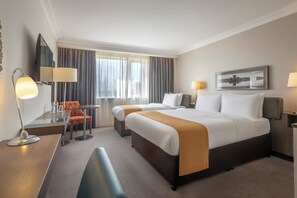 Standard-Dreibettzimmer | Schreibtisch, Bügeleisen/Bügelbrett, kostenloses WLAN, Bettwäsche