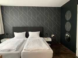 Escritorio, sistema de insonorización, wifi gratis y ropa de cama 