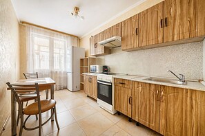 Apartment | Eigene Küche | Großer Kühlschrank, Mikrowelle, Ofen, Herdplatte