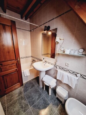 Double or Twin Room | Bathroom