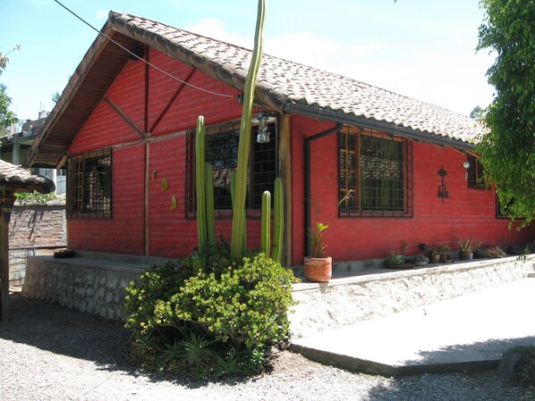Vista frontal de la propiedad