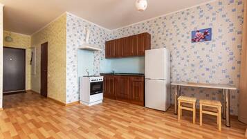 Apartment | Eigene Kochnische | Großer Kühlschrank, Mikrowelle, Ofen, Herdplatte