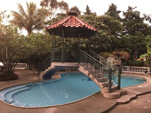 Outdoor pool - Hosteria el Descanso de Ramses (Vilcabamba)