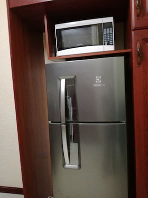 Room | Private kitchen | Full-size fridge, microwave, oven, stovetop