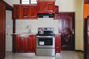Room | Private kitchen | Full-size fridge, microwave, oven, stovetop