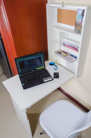 Centro de negocios en la habitación
