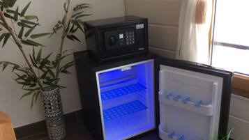 In-room safe, desk, soundproofing, iron/ironing board