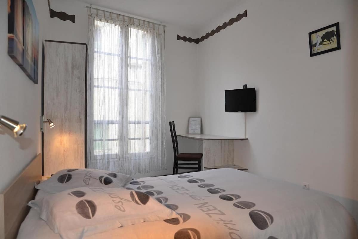 In-room safe, desk, soundproofing, iron/ironing board