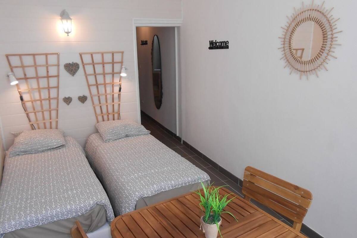 In-room safe, desk, soundproofing, iron/ironing board