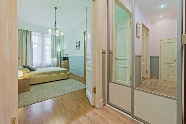 2 bedrooms, iron/ironing board, free WiFi, bed sheets